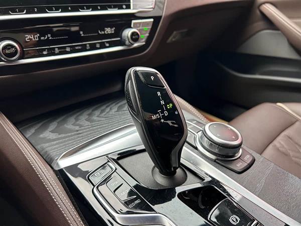 宝马5系 2022款 530Li 领先型 M运动套装