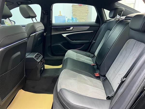 奥迪A6L 2021款 45 TFSI quattro 尊享动感型