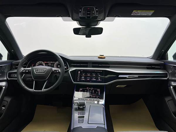 奥迪A6L 2021款 45 TFSI quattro 尊享动感型