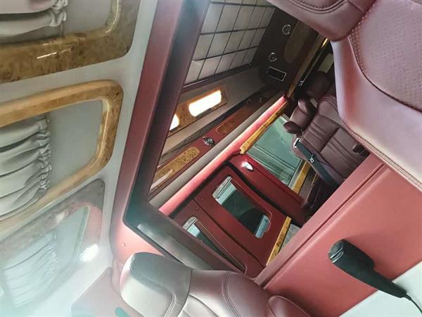 福特E350 2011款 5.4L 铂金限量版