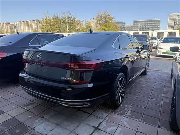 帕萨特 2022款 330TSI 尊贵版
