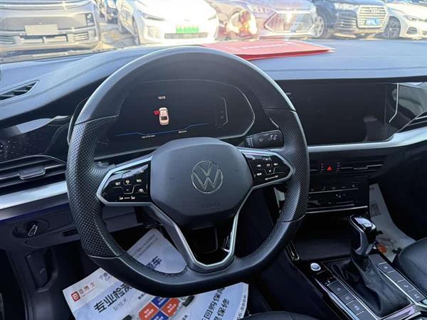 帕萨特 2022款 330TSI 尊贵版