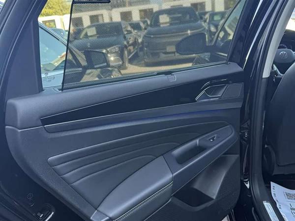 帕萨特 2022款 330TSI 尊贵版