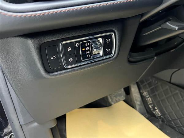 飞行家 2023款 3.0T V6 四驱尊享巡航版 六座
