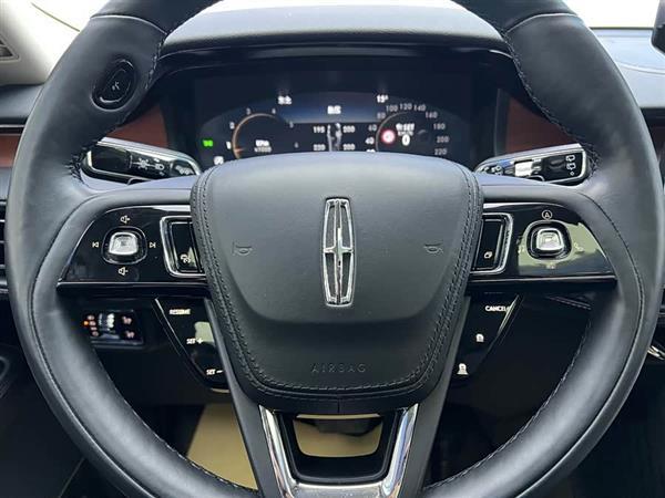 飞行家 2023款 3.0T V6 四驱尊享巡航版 六座