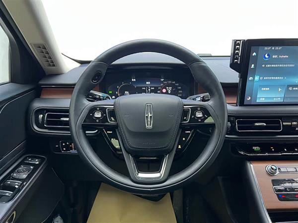 飞行家 2023款 3.0T V6 四驱尊享巡航版 六座