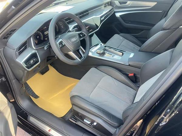 奥迪A6L 2023款 45 TFSI quattro 臻选致雅型