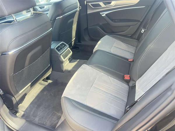 奥迪A6L 2023款 45 TFSI quattro 臻选致雅型