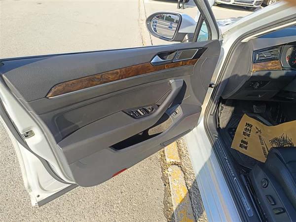 迈腾 2018款 改款 330TSI DSG 豪华型