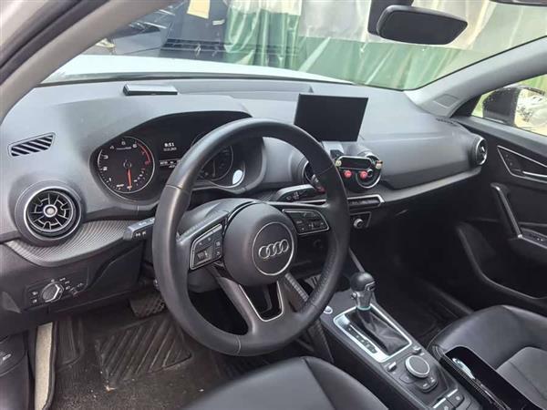 奥迪Q2L 2021款 35 TFSI 时尚动感型
