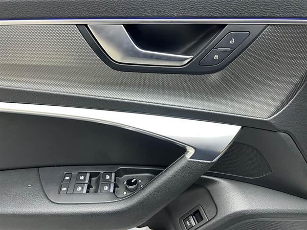 奥迪A6L 2021款 45 TFSI 臻选动感型