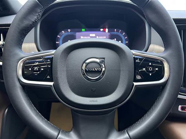 沃尔沃S90 2025款 B5 智远豪华版