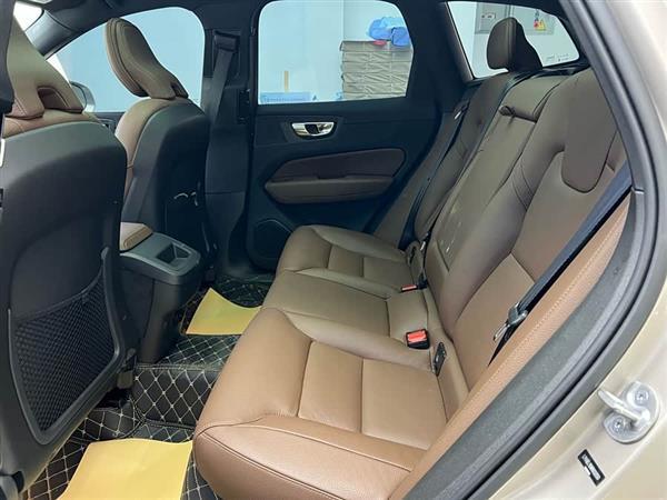 沃尔沃XC60 2024款 B5 四驱智远豪华版