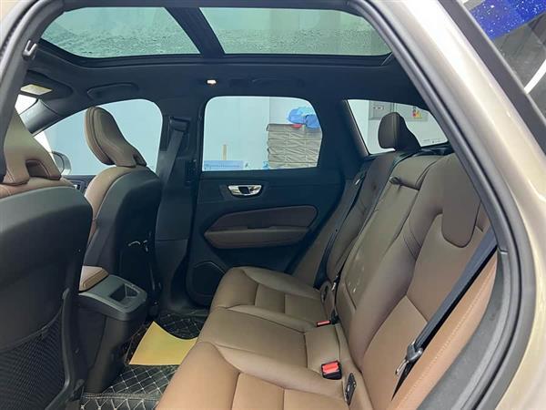 沃尔沃XC60 2024款 B5 四驱智远豪华版