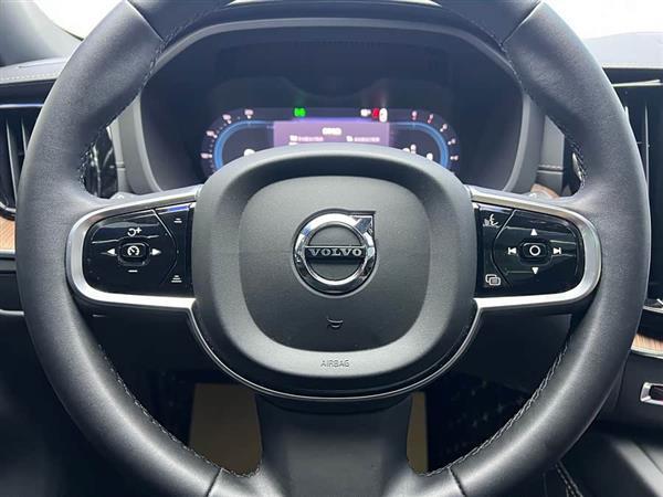 沃尔沃XC60 2024款 B5 四驱智远豪华版