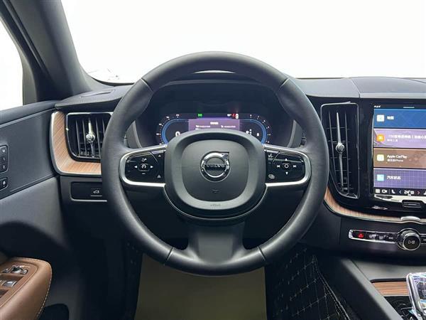 沃尔沃XC60 2024款 B5 四驱智远豪华版