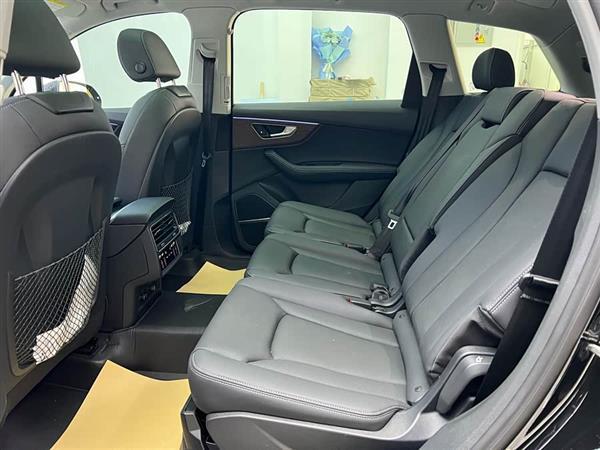 奥迪Q7 2024款 55 TFSI quattro S line运动型