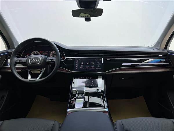奥迪Q7 2024款 55 TFSI quattro S line运动型