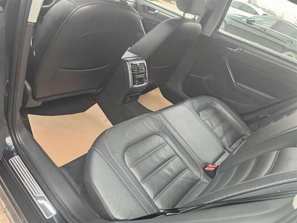 帕萨特 2016款 330TSI DSG尊荣版