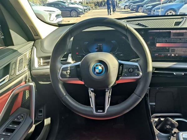 宝马iX1 2023款 xDrive30L M运动套装