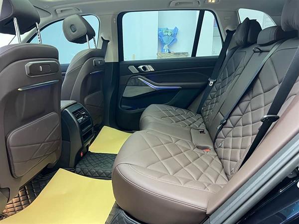 宝马X5 2023款 xDrive 30Li 尊享型M运动套装