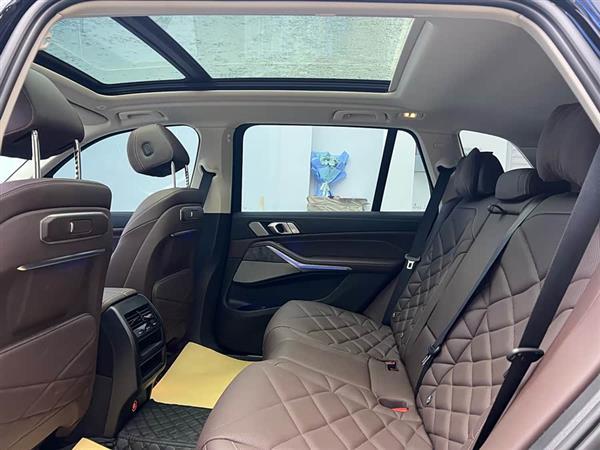 宝马X5 2023款 xDrive 30Li 尊享型M运动套装