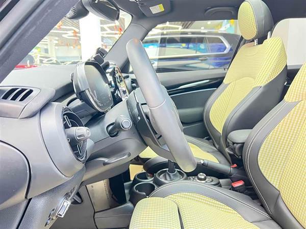 MINI 2023款 2.0T COOPER S 执迷版 五门版