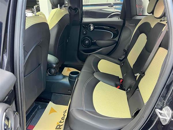 MINI 2023款 2.0T COOPER S 执迷版 五门版