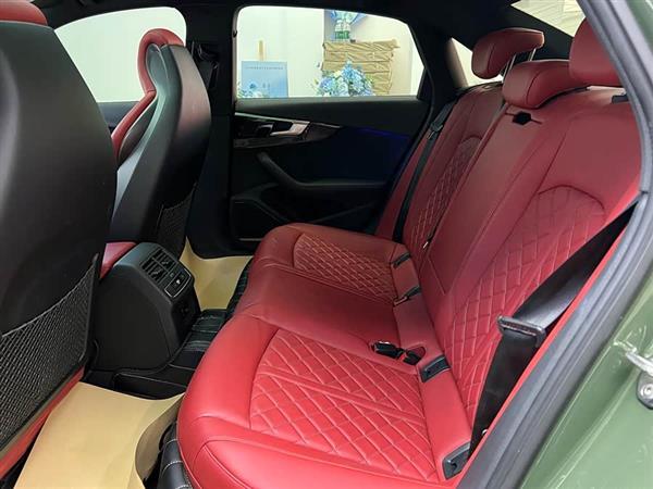 奥迪S4 2023款 S4 3.0TFSI
