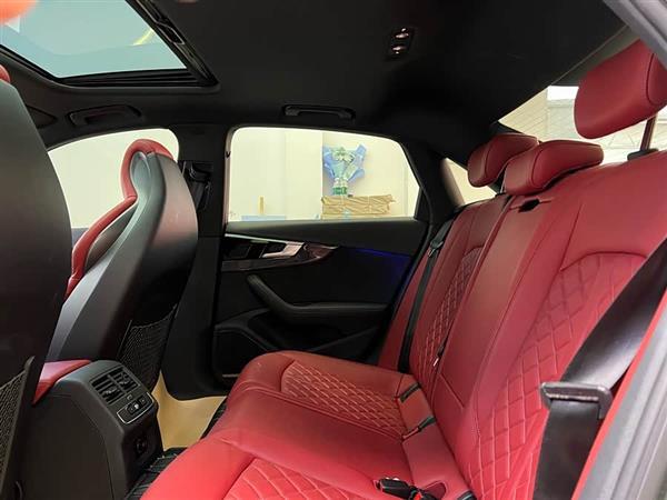 奥迪S4 2023款 S4 3.0TFSI