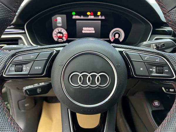 奥迪S4 2023款 S4 3.0TFSI
