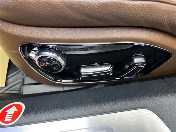 奥迪A8 2016款 A8L 45 TFSI quattro舒适型