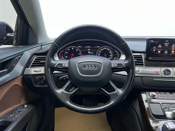 奥迪A8 2016款 A8L 45 TFSI quattro舒适型