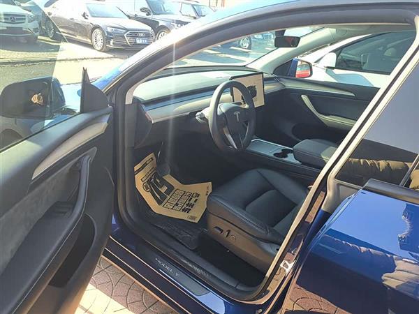 Model Y 2022款 长续航全轮驱动版