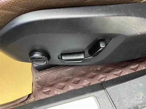 沃尔沃XC90 2020款 改款 T6 智逸豪华版 7座