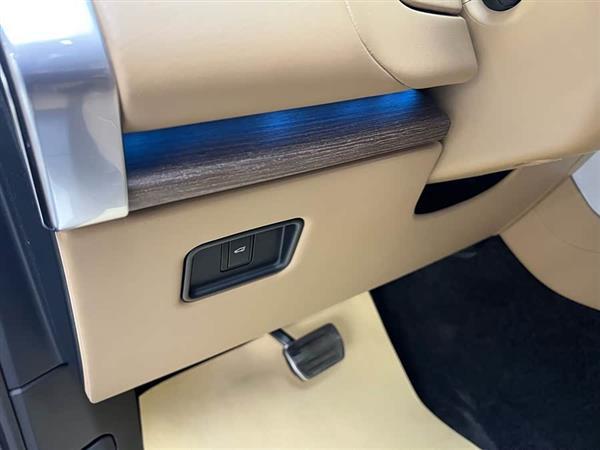 揽胜 2024款 3.0 L6 360PS 盛世版