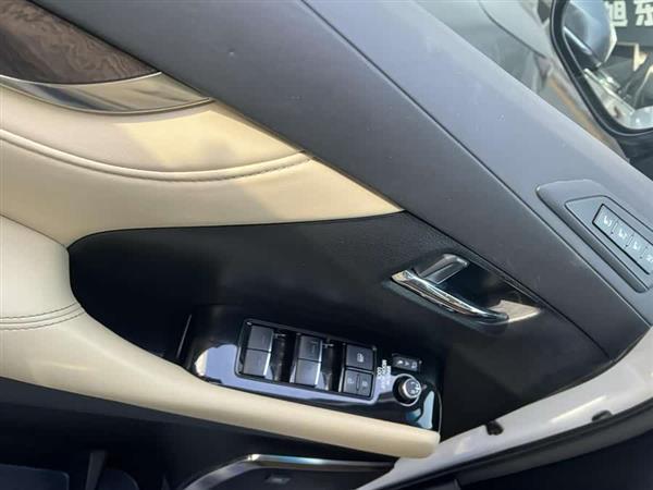 威尔法 2021款 皇冠 双擎 2.5L HV至尊版