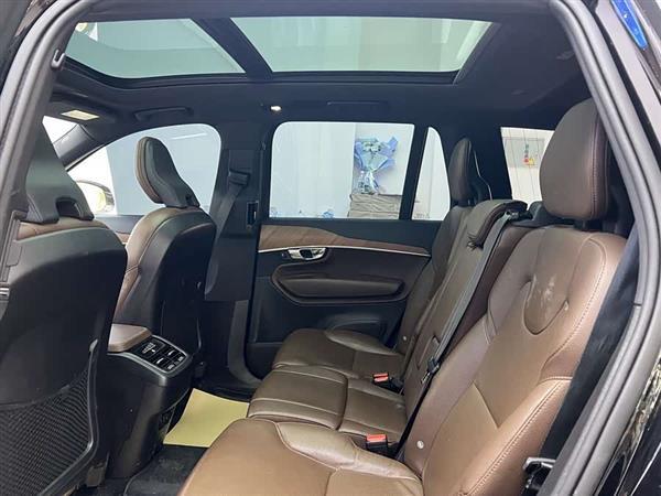 沃尔沃XC90 2023款 B5 智行豪华版 7座