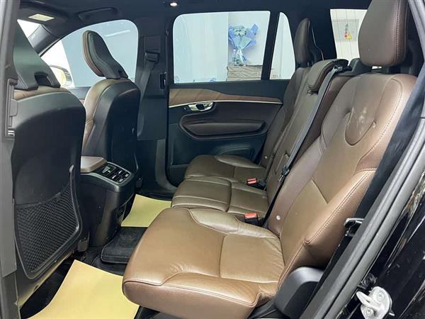 沃尔沃XC90 2023款 B5 智行豪华版 7座