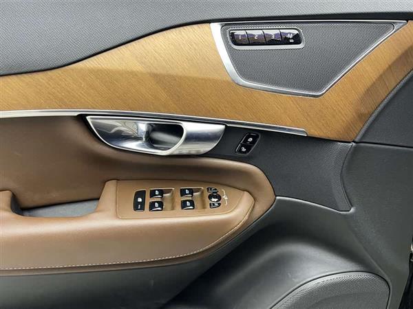 沃尔沃XC90 2023款 B5 智行豪华版 7座
