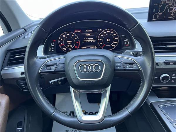 奥迪Q7 2016款 40 TFSI S line运动型