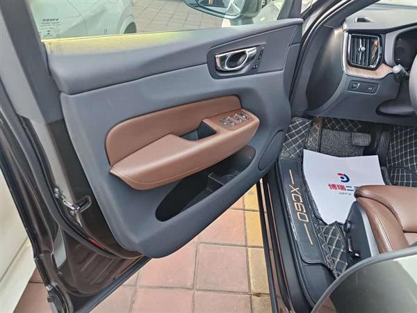 沃尔沃XC60 2021款 T5 四驱智远豪华版