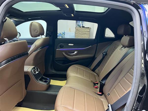 奔驰E级新能源 2023款 E 350 e L 插电式混合动力运动轿车