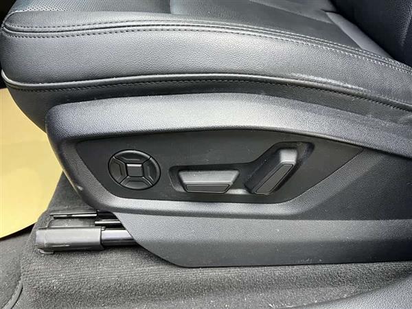 奥迪Q7 2023款 55 TFSI quattro S line运动型