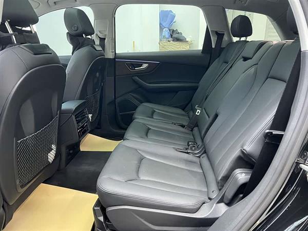 奥迪Q7 2023款 55 TFSI quattro S line运动型