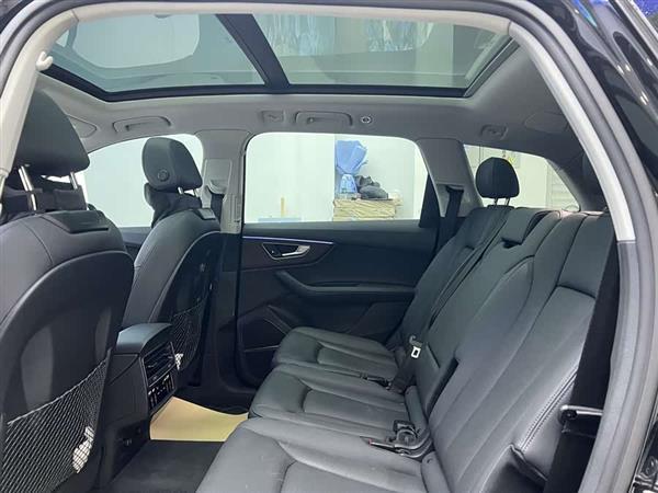 奥迪Q7 2023款 55 TFSI quattro S line运动型