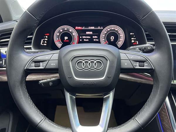 奥迪Q7 2023款 55 TFSI quattro S line运动型