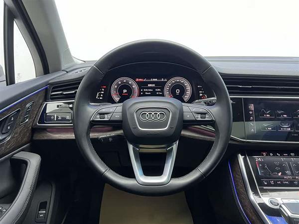 奥迪Q7 2023款 55 TFSI quattro S line运动型