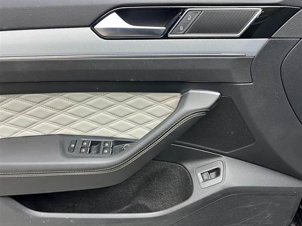 迈腾 2024款 200万辆众享款 330TSI DSG豪华型