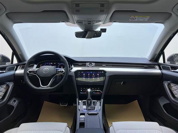 迈腾 2024款 200万辆众享款 330TSI DSG豪华型